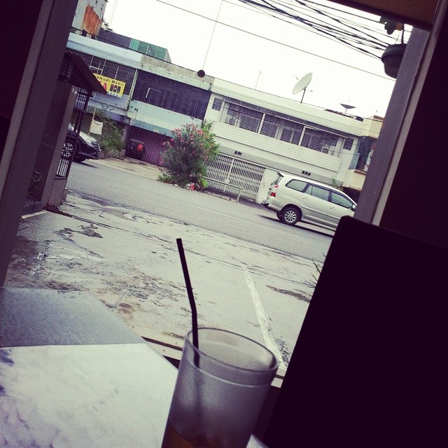 Blessedness is sitting in your favorite restaurant, on a rainy day, watching the cars go by, knowing that you've had all your physical prep done for the sch reopen season. Blessed is me.. :) Hallelujah, thankful much.