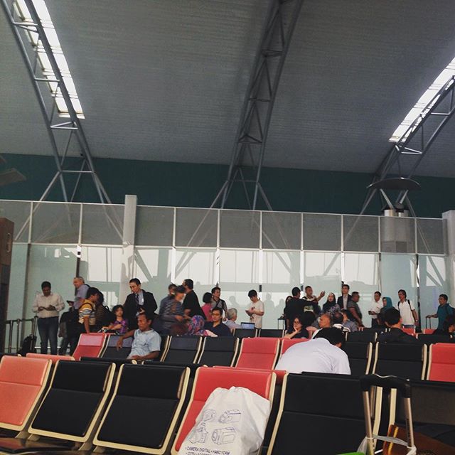 the hopeful noobs. no announcement was made but they started forming a line. #airasia #flight #delay