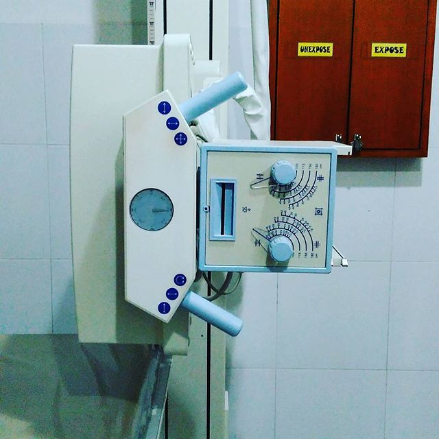 Hello again, u unhappy, robot looking X-Ray machine..