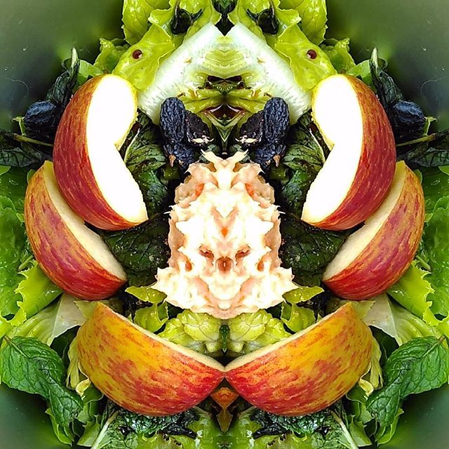 Salad #captainobvious #nofilter #mirror #ithoughtisawanalien #ijustwatchedstarwars #apple #greens