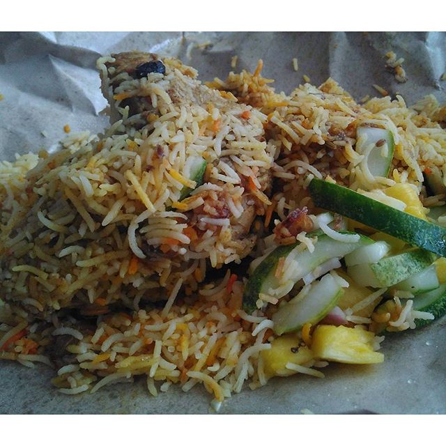 I want briyani. I got briyani. :D *jiang Jiang Jiang*