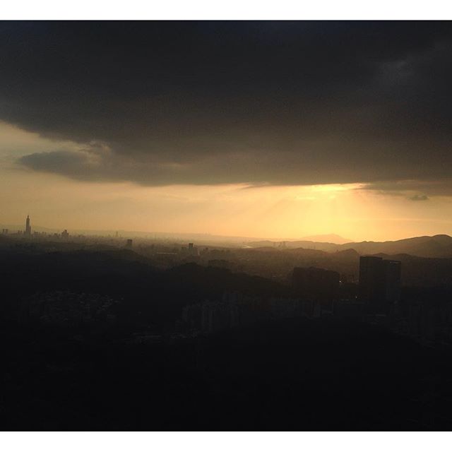 Nature is dramatic like that... featuring Taipei 101 & 关山 (Guan Shan)